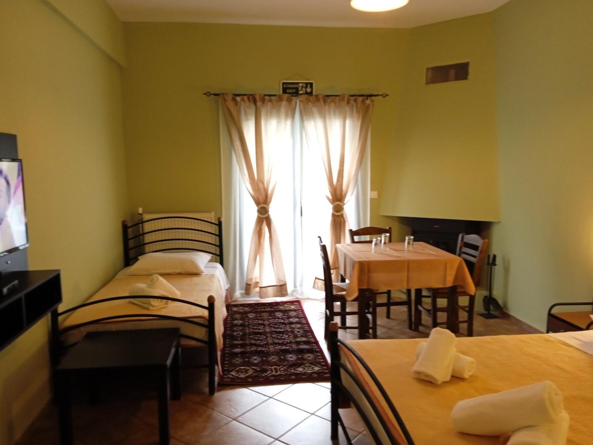 Guesthouse Eleftherios Kalavryta Exterior foto